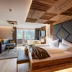מלון Waldfriede - Der Logenplatz Im Zillertal 4*