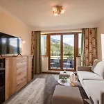 Waldfriede - Der Logenplatz Im Zillertal Szálloda 4*