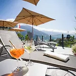 מלון Waldfriede - Der Logenplatz Im Zillertal 4*
