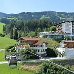 מלון Waldfriede - Der Logenplatz Im Zillertal