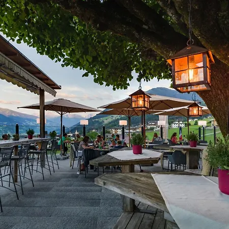 Hotell Hotel Waldfriede - Panoramic View Zillertal