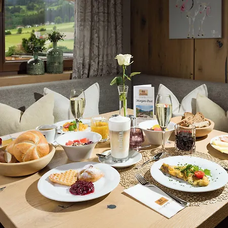Hotell Hotel Waldfriede - Panoramic View Zillertal
