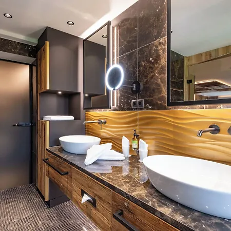 호텔 Waldfriede - Der Logenplatz Im Zillertal 4*