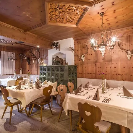 Hotel Waldfriede - Der Logenplatz Im Zillertal Fuegen